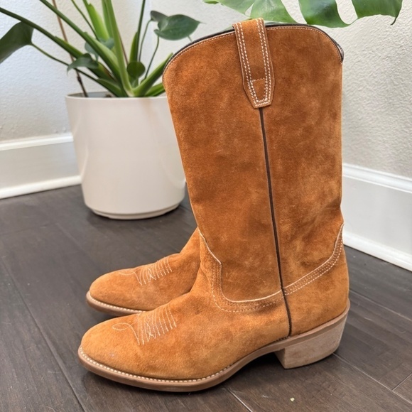 Source Unknown Shoes - GORGEOUS Cognac Suede Vintage Cowboy Boots Vibram Sole EXCELLENT CONDITION 9.5